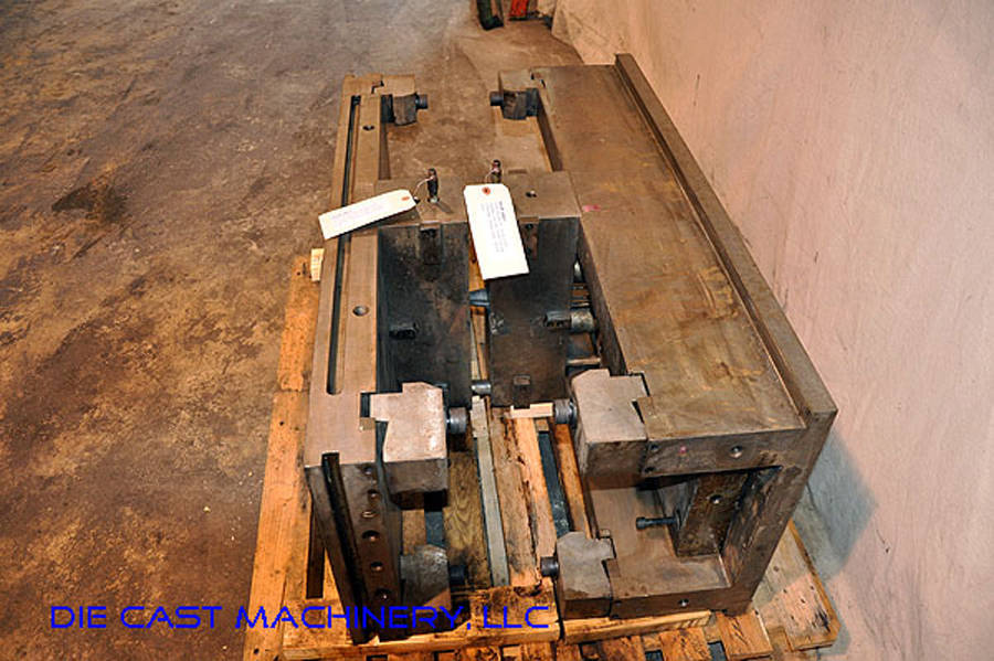 Detailed Pictures of DME Heavy Duty, Double Unit, Hot Chamber Zinc master unit die holder DCMP-2807