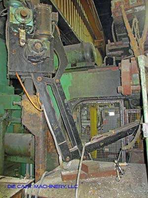 Detailed Pictures of Toshiba Cold Chamber Die Casting Machine DCMP-2964