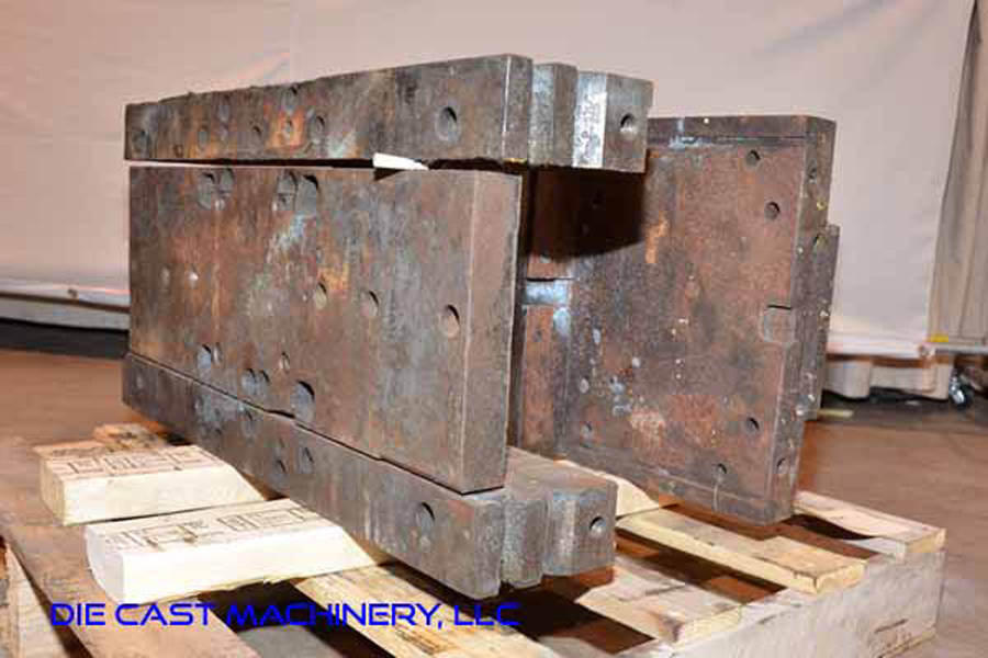 Detailed Pictures of DME Standard Duty, Double Unit, Hot Chamber Zinc master unit die holder DCMP-3489