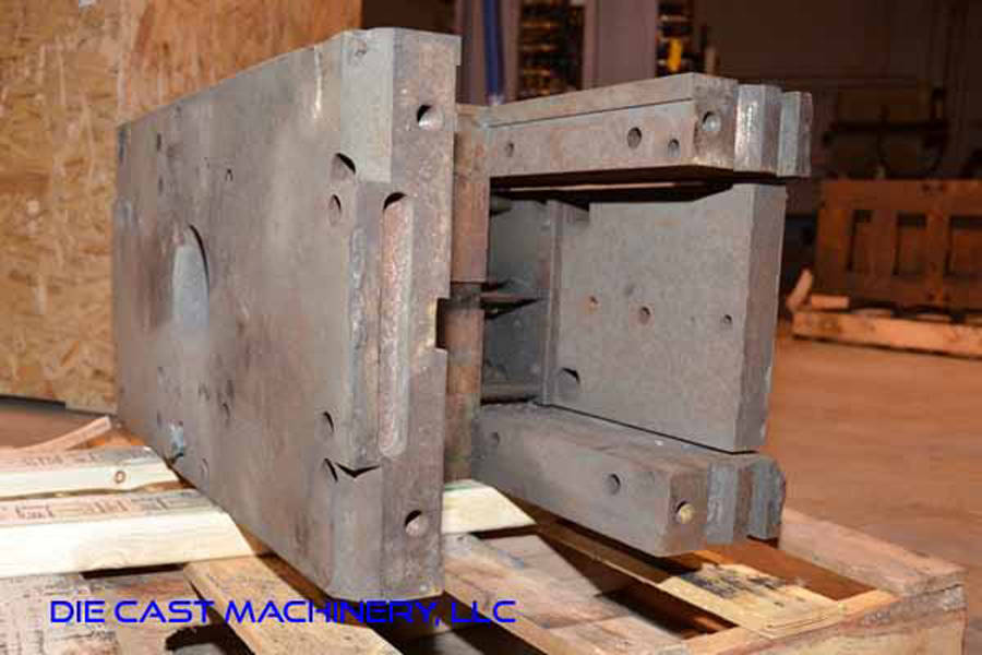 Detailed Pictures of DME Standard Duty, Double Unit, Hot Chamber Zinc master unit die holder DCMP-3489