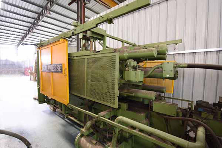 Detailed Pictures of Italpresse Cold Chamber Die Casting Machine DCMP-3618