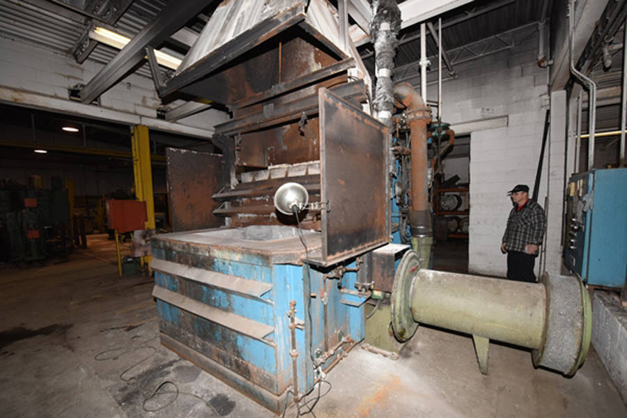 Detailed Pictures of FW Schaefer Wet Bath Aluminum Melting Furnace DCMP-3632