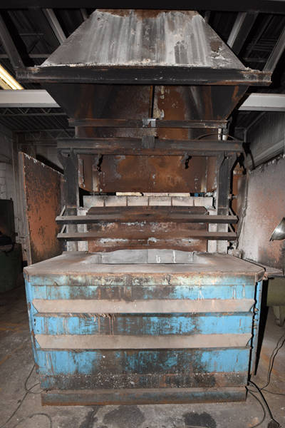 Detailed Pictures of FW Schaefer Wet Bath Aluminum Melting Furnace DCMP-3632