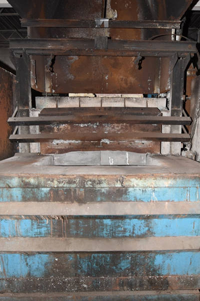 Detailed Pictures of FW Schaefer Wet Bath Aluminum Melting Furnace DCMP-3632