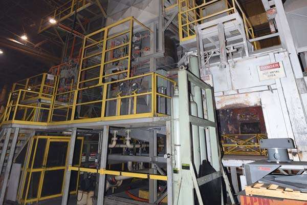 Detailed Pictures of Modern Equipment Stack Melting & Holding Furnace DCMP-3653