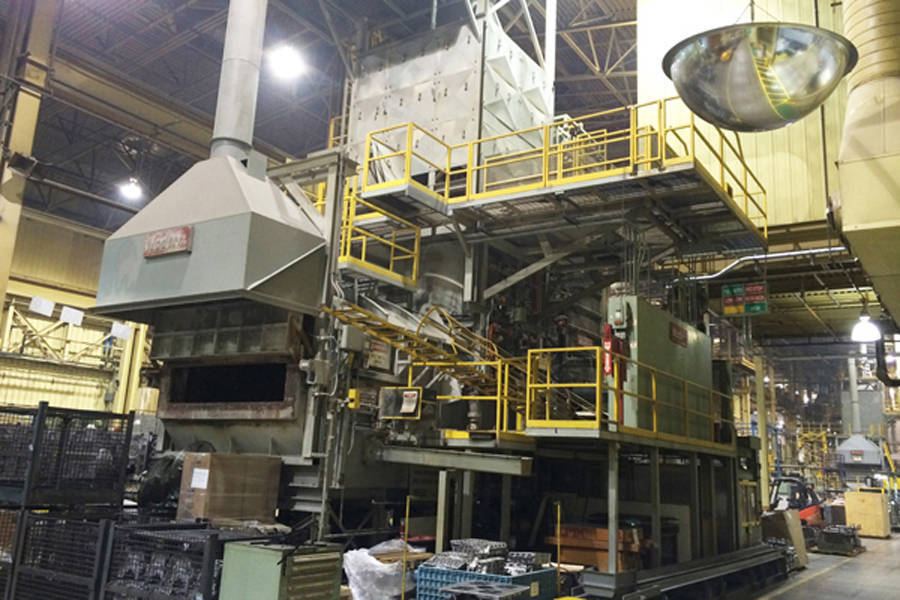 Detailed Pictures of Modern Equipment Stack Melting & Holding Furnace DCMP-3653
