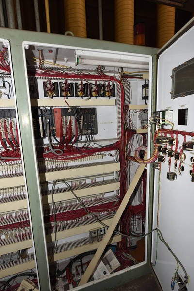 Detailed Pictures of Modern Equipment Stack Melting & Holding Furnace DCMP-3653