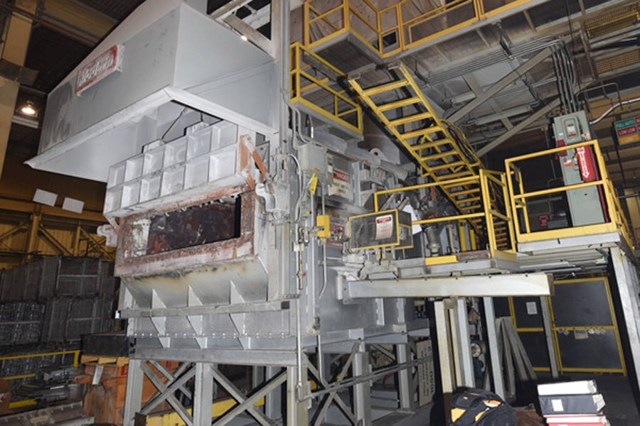 Detailed Pictures of Modern Equipment Stack Melting & Holding Furnace DCMP-3653