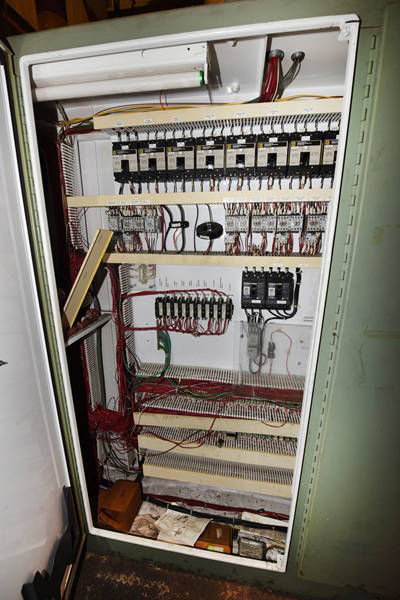 Detailed Pictures of Modern Equipment Stack Melting & Holding Furnace DCMP-3653