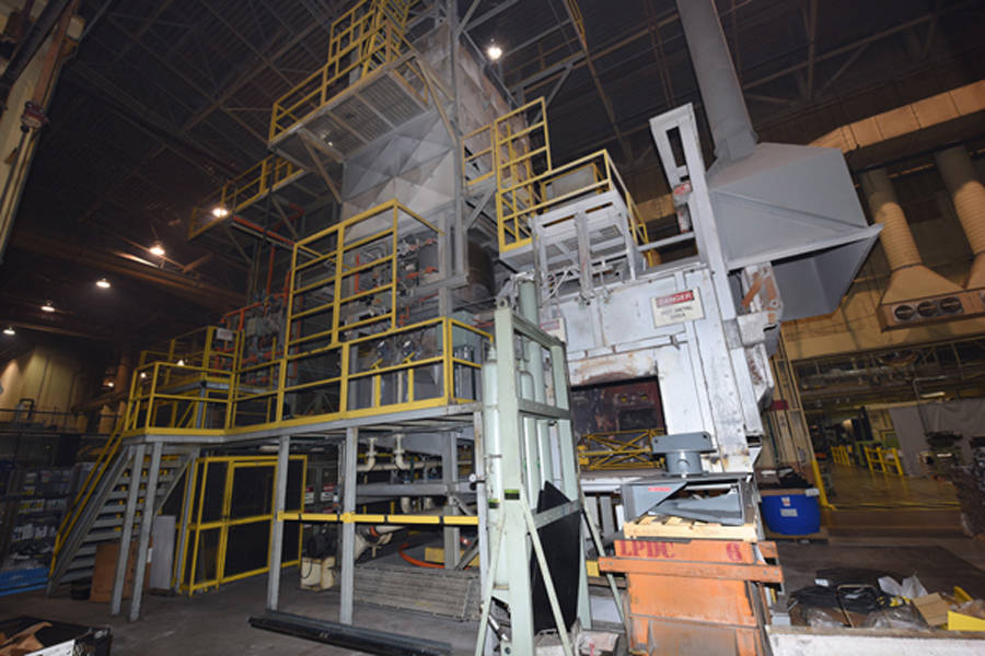Detailed Pictures of Modern Equipment Stack Melting & Holding Furnace DCMP-3653