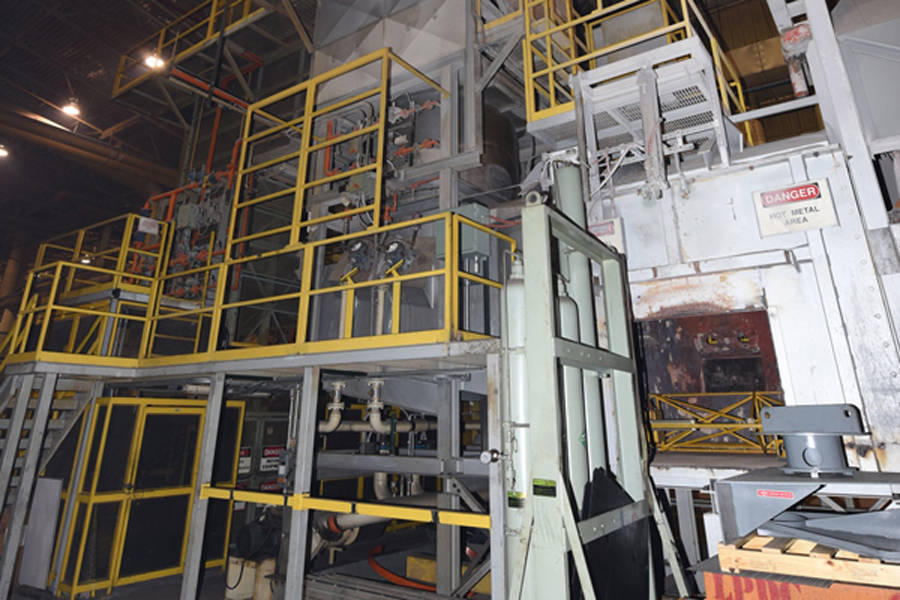 Detailed Pictures of Modern Equipment Stack Melting & Holding Furnace DCMP-3653