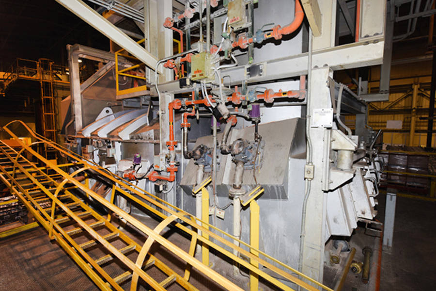 Detailed Pictures of Modern Equipment Stack Melting & Holding Furnace DCMP-3653
