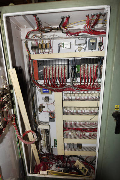 Detailed Pictures of Modern Equipment Stack Melting & Holding Furnace DCMP-3653