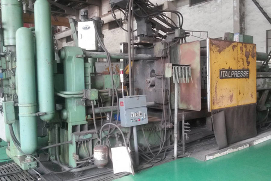 Detailed Pictures of Italpresse Cold Chamber Die Casting Machine DCMP-3733