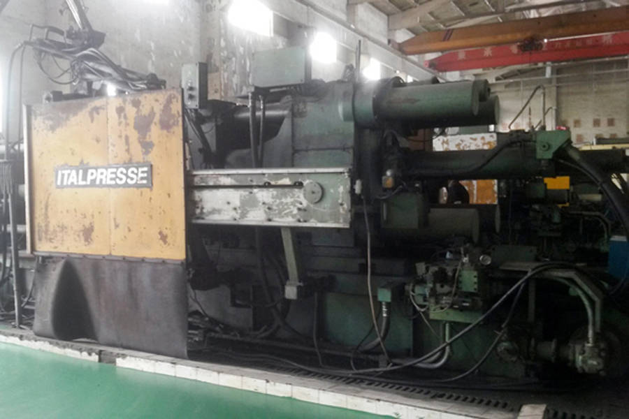 Detailed Pictures of Italpresse Cold Chamber Die Casting Machine DCMP-3733