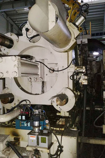 Detailed Pictures of Ube Cold Chamber Die Casting Machine DCMP-3781