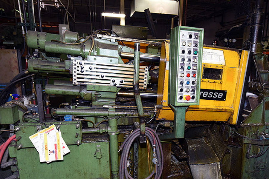 Detailed Pictures of Italpresse Hot Chamber Die Casting Machine DCMP-3826