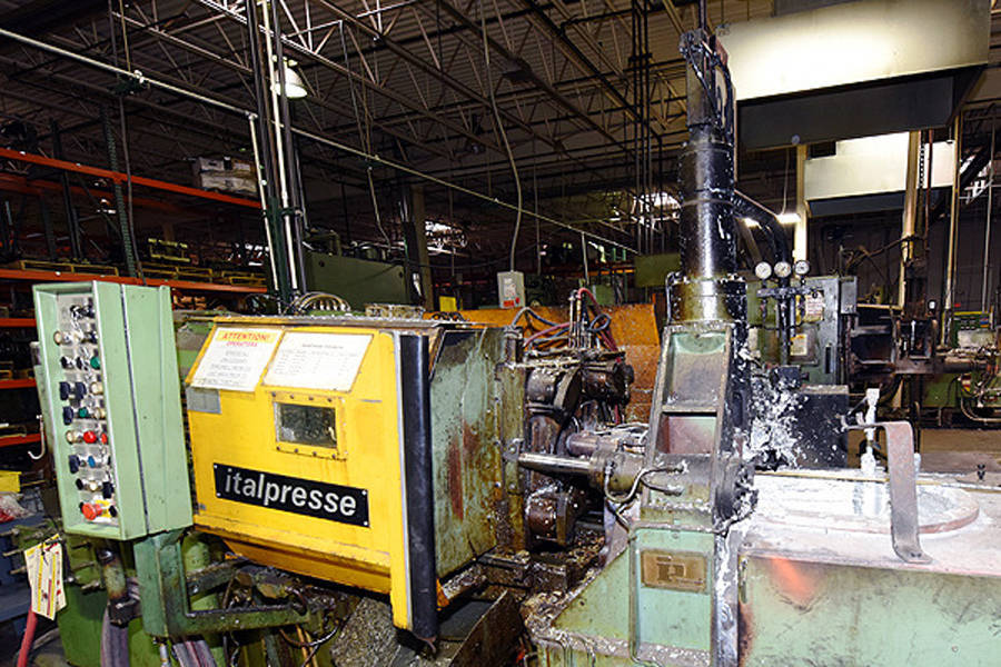 Detailed Pictures of Italpresse Hot Chamber Die Casting Machine DCMP-3826