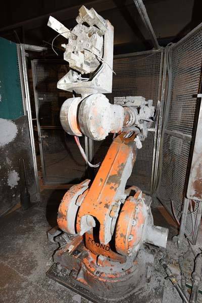 Detailed Pictures of ABB Six Axis Robot with Extractor Package DCMP-3862