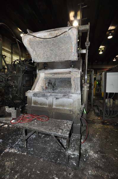 Detailed Pictures of MPH Wet Bath Aluminum Melting Furnace DCMP-3887