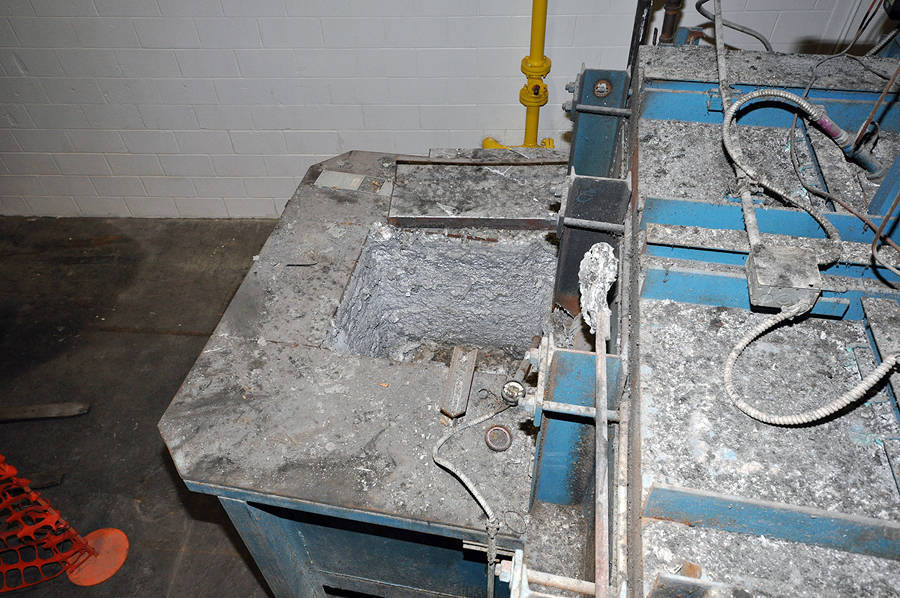 Detailed Pictures of FW Schaefer Wet Bath Aluminum Melting Furnace DCMP-3995