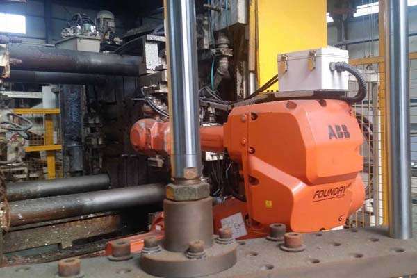 Detailed Pictures of Ube Cold Chamber Die Casting Machine DCMP-4032