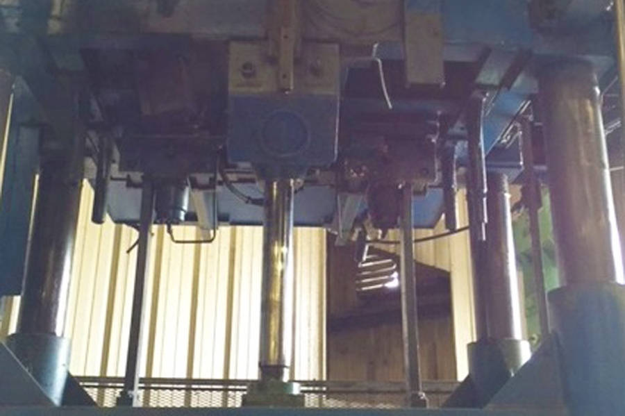 Detailed Pictures of Dake Corporation Vertical Die Cast Trimming Press DCMP-4048