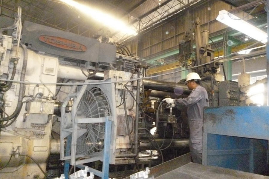 Detailed Pictures of Toshiba Cold Chamber Die Casting Machine DCMP-4130