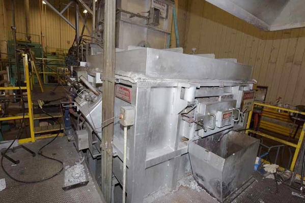 Detailed Pictures of Modern Equipment Stack Melting & Holding Furnace DCMP-4143