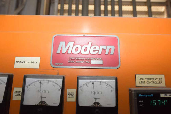 Detailed Pictures of Modern Equipment Stack Melting & Holding Furnace DCMP-4143