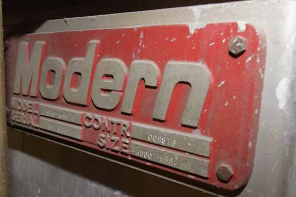 Detailed Pictures of Modern Equipment Stack Melting & Holding Furnace DCMP-4143