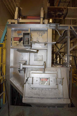 Detailed Pictures of Modern Equipment Stack Melting & Holding Furnace DCMP-4143