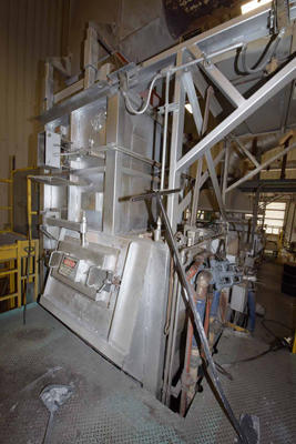 Detailed Pictures of Modern Equipment Stack Melting & Holding Furnace DCMP-4143