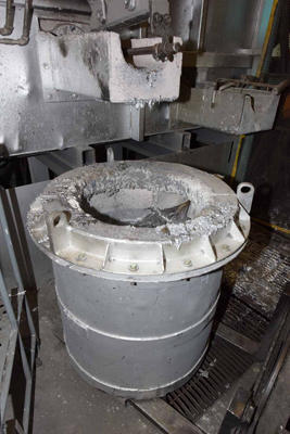 Detailed Pictures of Modern Equipment Stack Melting & Holding Furnace DCMP-4143