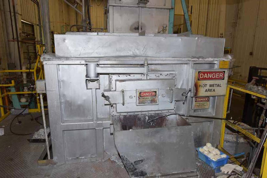 Detailed Pictures of Modern Equipment Stack Melting & Holding Furnace DCMP-4143