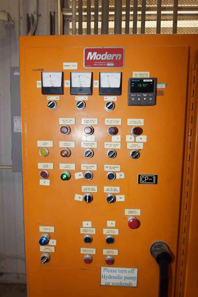 Detailed Pictures of Modern Equipment Stack Melting & Holding Furnace DCMP-4143