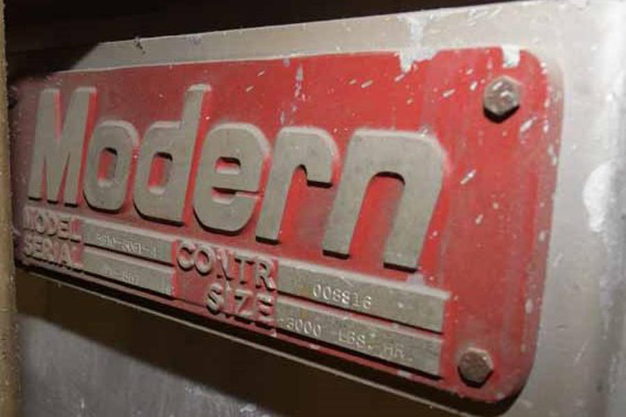 Detailed Pictures of Modern Equipment Stack Melting & Holding Furnace DCMP-4143