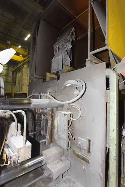 Detailed Pictures of Toshiba Cold Chamber Die Casting Machine DCMP-4163