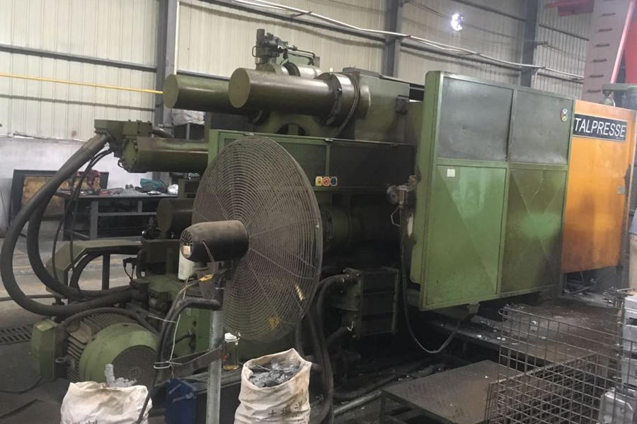 Detailed Pictures of Italpresse Cold Chamber Die Casting Machine DCMP-4380