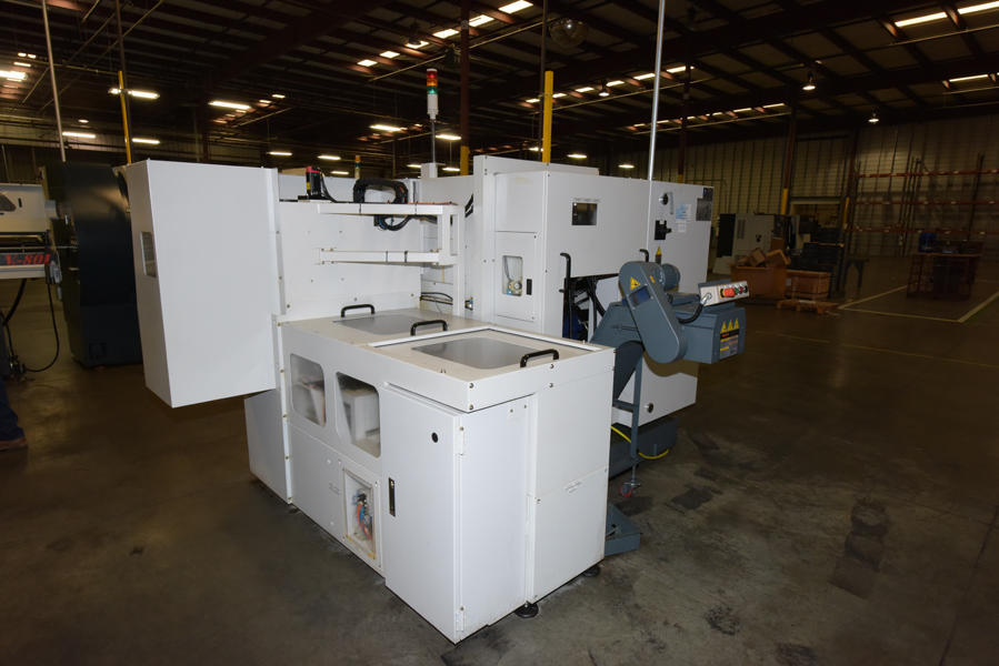 Picture of Tongtai Model HS-22M+Loading Topper 3 Axis CNC Turning Centers For_Sale DCM-4404