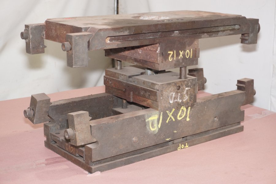 Detailed Pictures of DME Standard Duty, Double Unit, Hot Chamber Zinc master unit die holder DCMP-4721