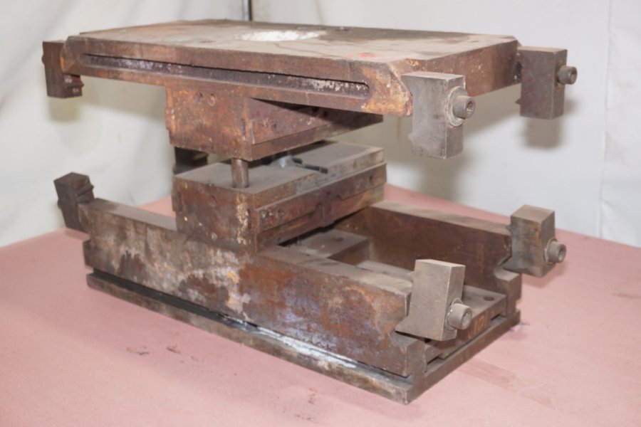 Detailed Pictures of DME Standard Duty, Double Unit, Hot Chamber Zinc master unit die holder DCMP-4721