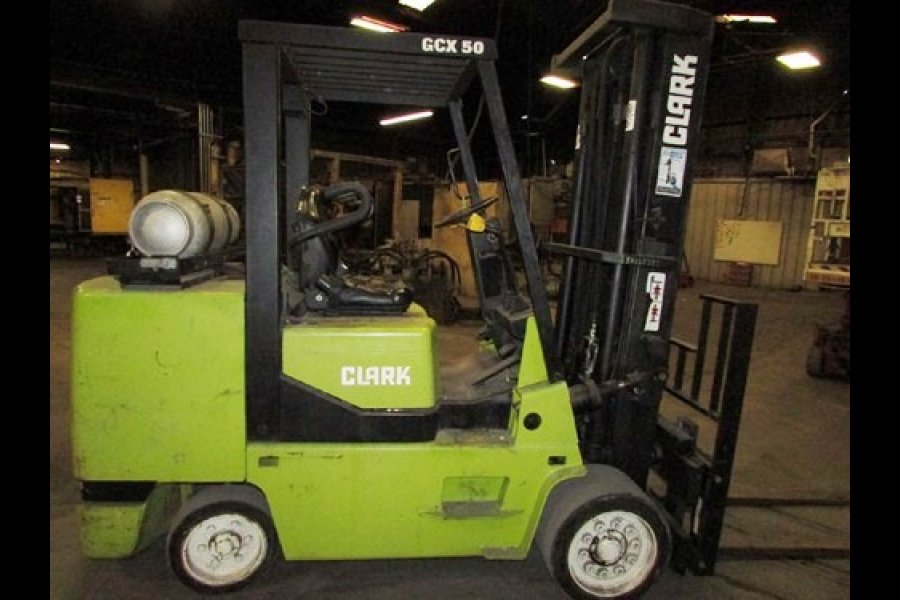 Detailed Pictures of Clark Forklift DCMP-4730