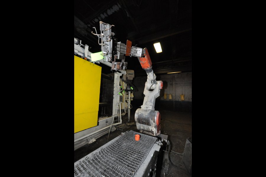 Detailed Pictures of Kawasaki Six Axis Foundry Rated Robot DCMP-4789