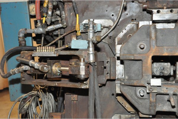 Detailed Pictures of Techmire Multi-slide Hot Chamber Miniature Die Cast Machine DCMP-4973