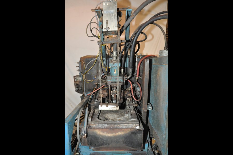 Detailed Pictures of Techmire Multi-slide Hot Chamber Miniature Die Cast Machine DCMP-4973