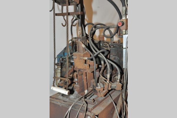 Detailed Pictures of Techmire Multi-slide Hot Chamber Miniature Die Cast Machine DCMP-4975