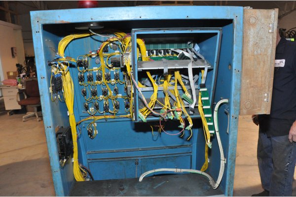 Detailed Pictures of Techmire Multi-slide Hot Chamber Miniature Die Cast Machine DCMP-4975