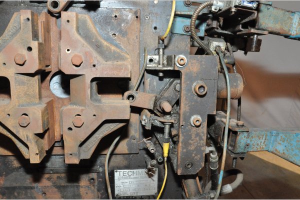 Detailed Pictures of Techmire Multi-slide Hot Chamber Miniature Die Cast Machine DCMP-4975