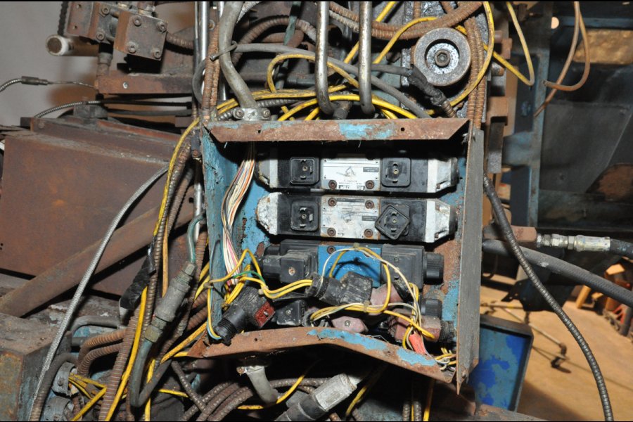 Detailed Pictures of Techmire Multi-slide Hot Chamber Miniature Die Cast Machine DCMP-4975